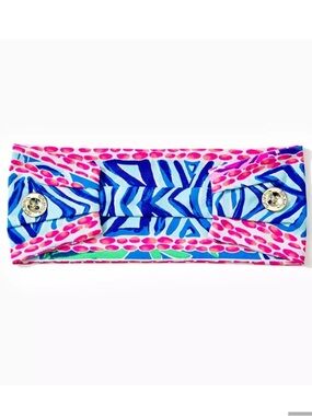 NWOT Chilly Lilly Button Up Headband. Pundy Blue print.🩷🌴💙